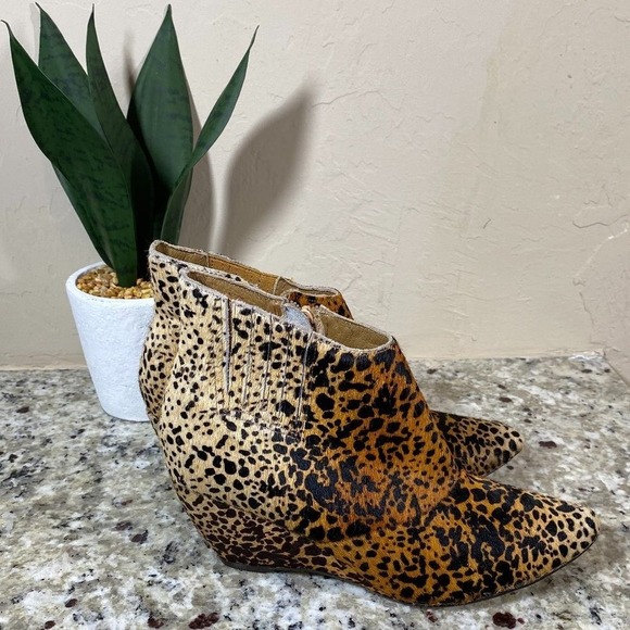 Matisse Shoes - Matisse Leopard Print Calf Hair Wedge Ankle Boots Pointed Toe Brown Tan Womens 6